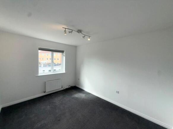4 bed Town House to rent Image 12