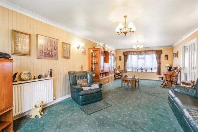 676945885 - 23 Travers House, 127 Dalmeny Avenue N