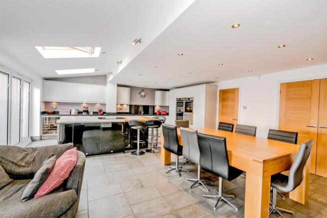 Albany Drive, Cannock, WS122GQ-8.jpg