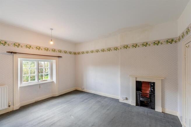 8590111-interior16.jpg