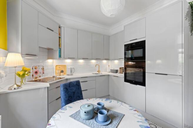2 bed Flat for sale Image 5