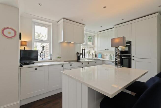2 bed Apartment for sale Image 4