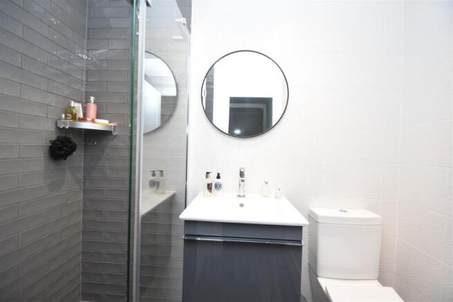 Bathroom (4).JPG