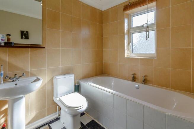 8355421-interior13.jpg