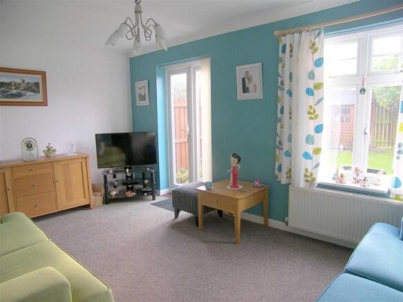 DINING ROOM / SITTIN