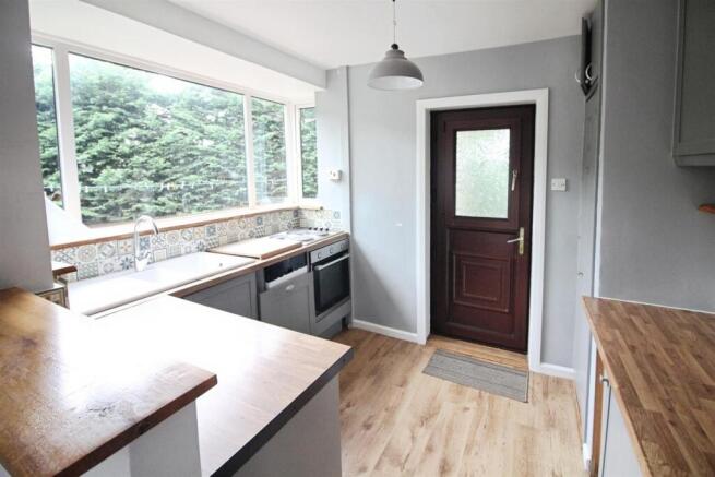 4 bed Semi-Detached for sale Image 4