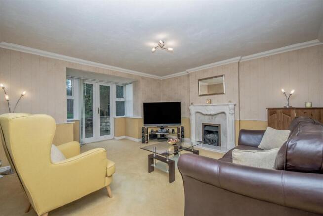 Living Room: