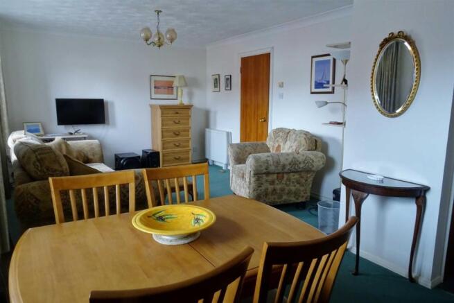 LIVING/DINING ROOM
