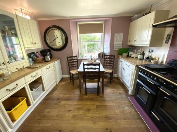 KITCHEN 1.JPG