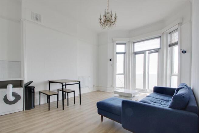 Lounge/Kitchen