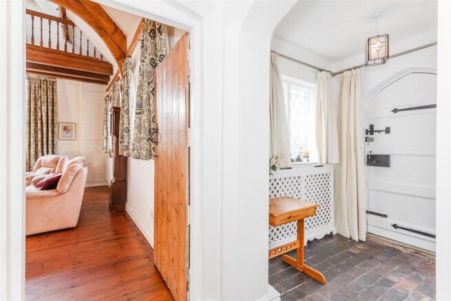 8313991-interior13.jpg