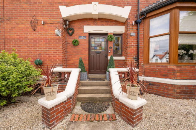 5 bed Detached for sale Image 8