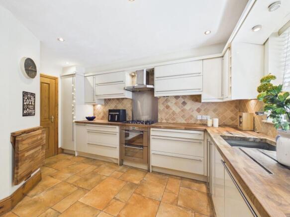 4 bed Semi-Detached for sale Image 8