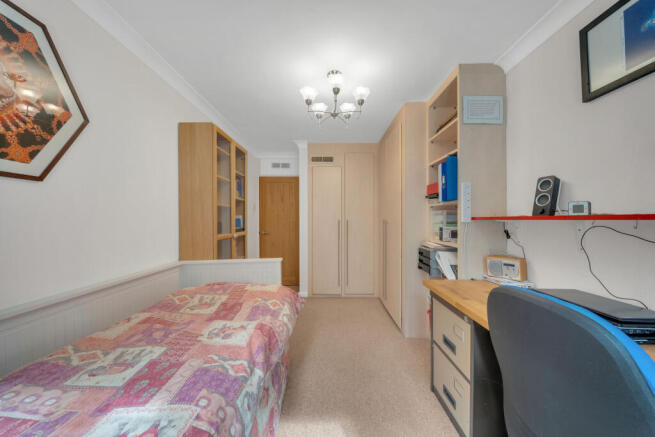 2 bed Ground Flat for sale Image 10