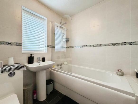 3 bed Semi-Detached for sale Image 9