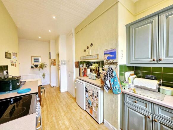 3 bed Flat for sale Image 8