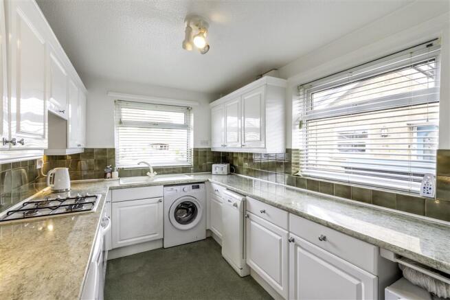 16 Birkdale Grove, Retford, Nottinghamshire DN22 7DS photo 2