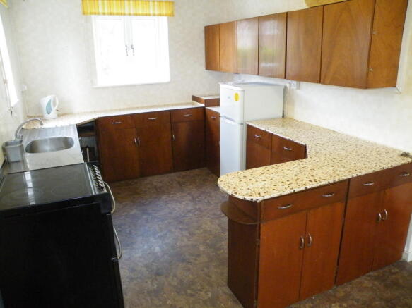 FITTED KITCHEN