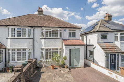 Vivian Close, Watford