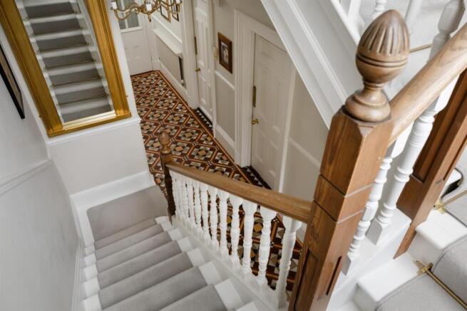 5 bed House for sale Image 11
