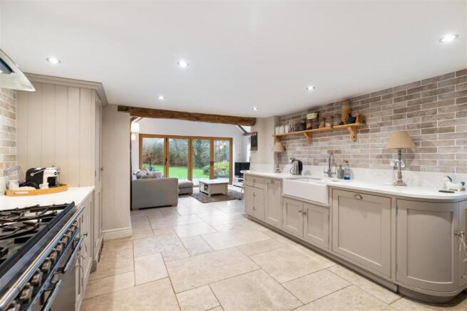 Kitchen (2).jpg