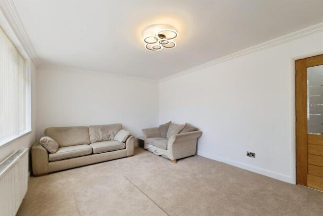 4 bed Semi-Detached for sale Image 6
