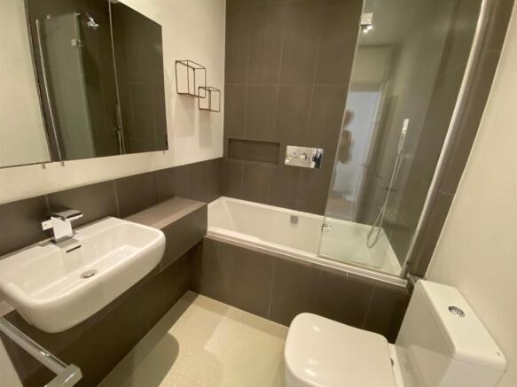 2 bed Terraced to rent Image 8