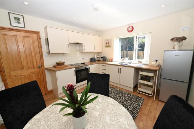 3 bed Semi-Detached for sale Image 4