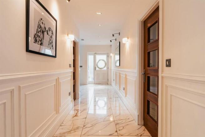 6 bed Detached for sale Image 6