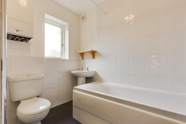 Flat 1 Bathroom