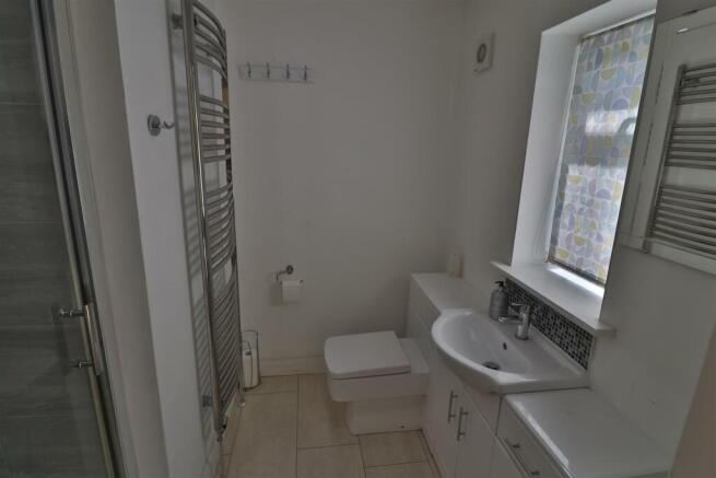 FIRST FLOOR ENSUITE