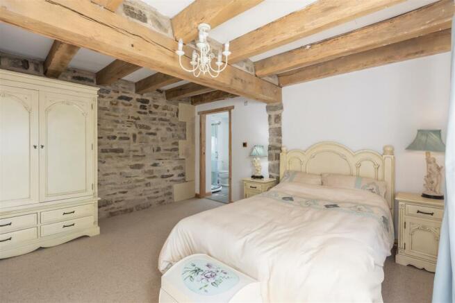 Overfield Lodge Bedroom 2-2.jpg