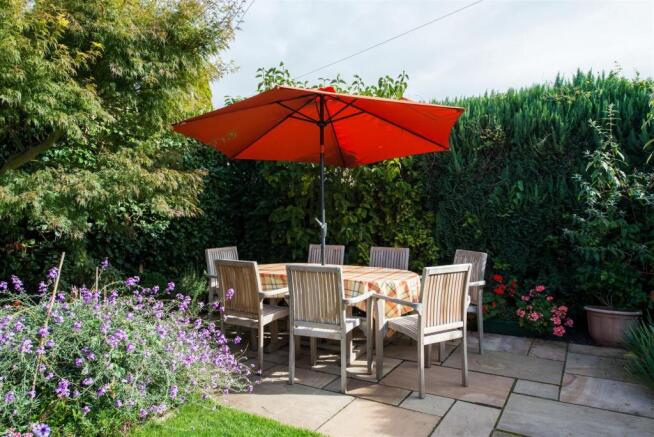 33 The Ridgeway patio 5499.jpg