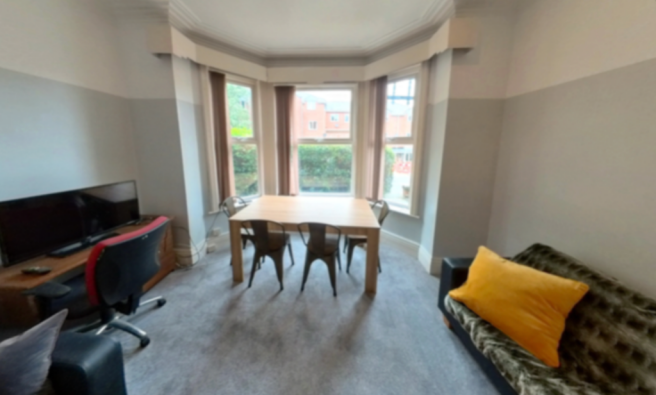 7 bed House to rent Image 4