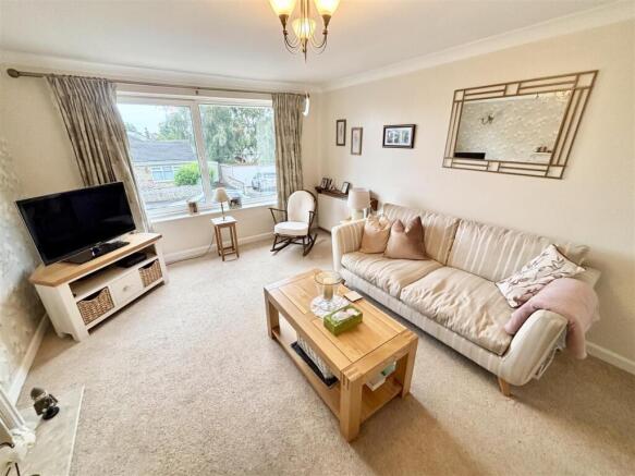 2 bed Semi-Detached Bungalow for sale Image 6