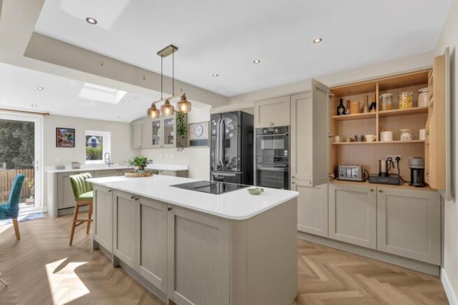 4 bed Semi-Detached for sale Image 6