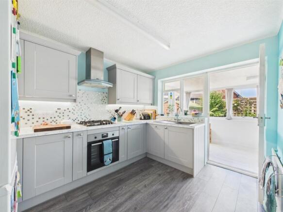 3 bed Semi-Detached for sale Image 4