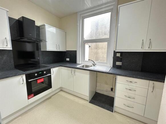 2 bed Maisonette to rent Image 3