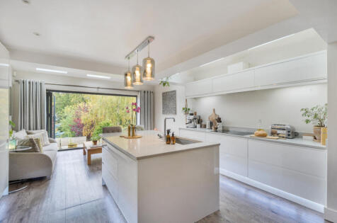Glen Road, Grayshott, Hindhead, Surrey, GU26