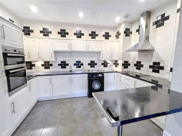 2 bed Apartment for sale Image 4