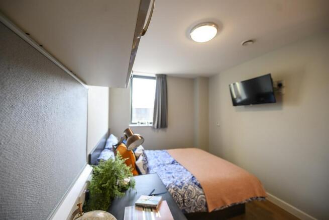 3 bed Apartment to rent Image 11