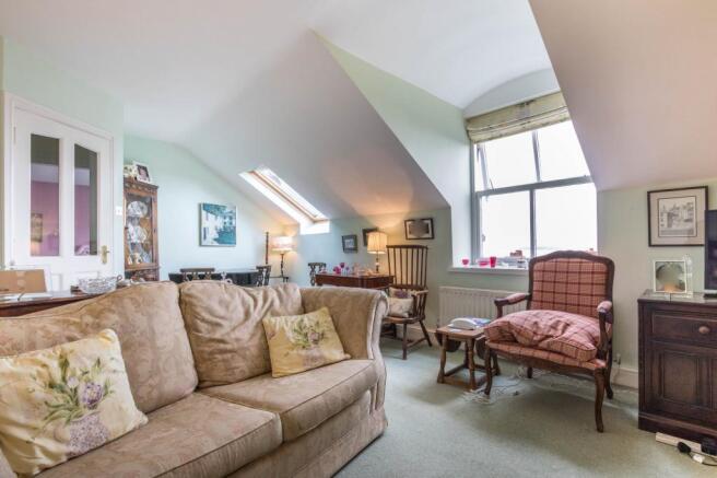 SITTING/DINING ROOM