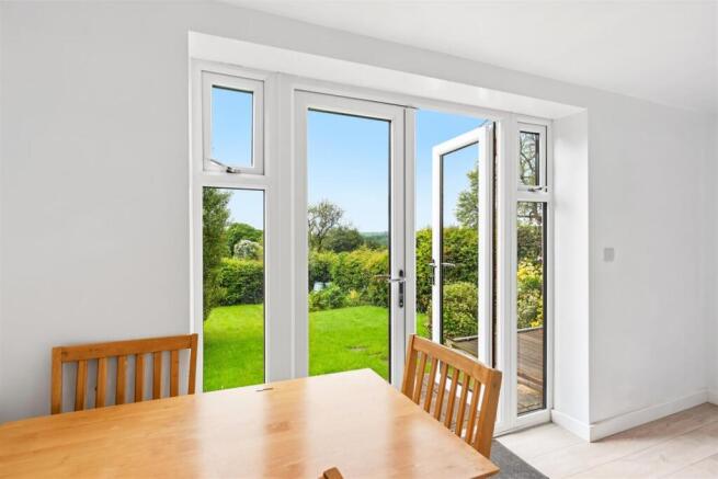 Sun Room towards Garden.jpg