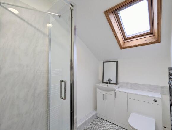 4 bed Semi-Detached to rent Image 11