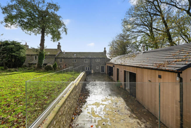 7 bed Detached for sale Image 8