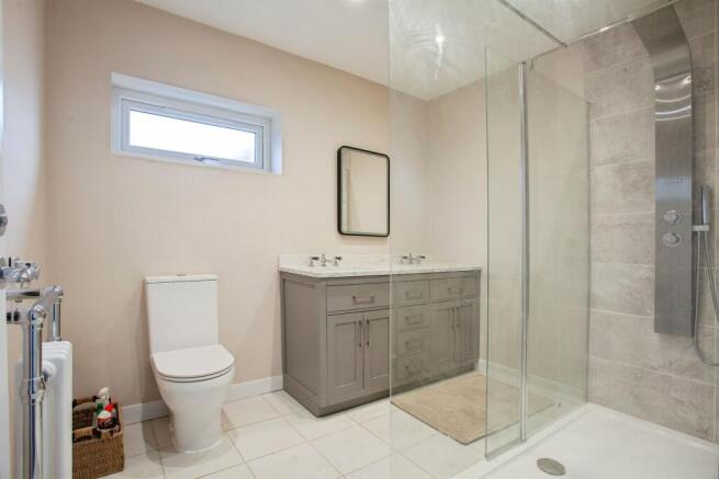 3 bed Semi-Detached for sale Image 9