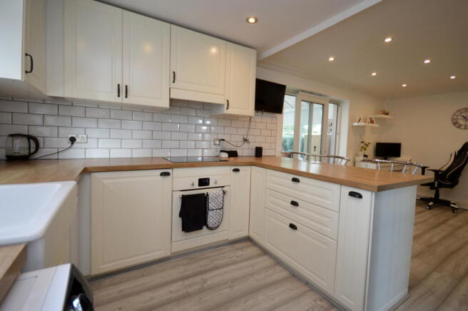 Church Drive, SOuth Kirkby (26)Kitchen.JPG