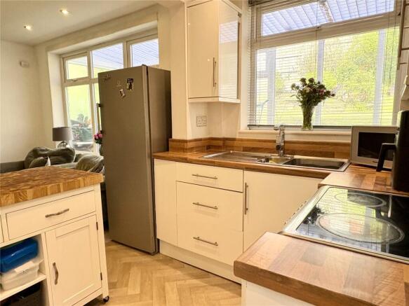3 bed Semi-Detached for sale Image 6