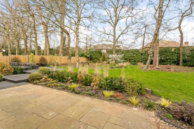 11 Ashenden Walk ...
