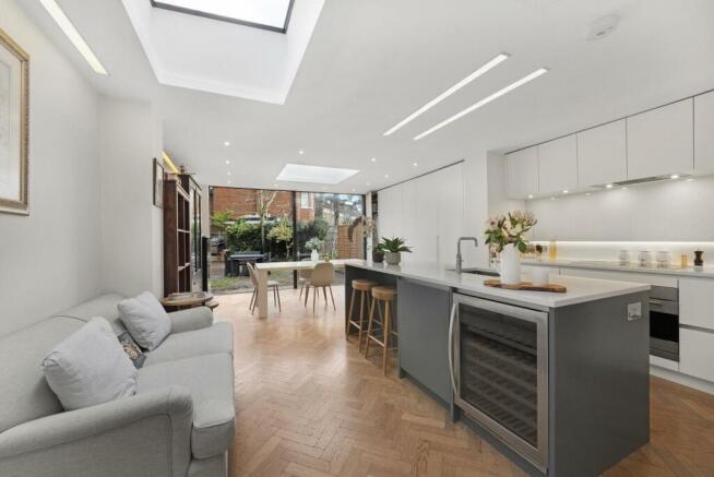 Kitchen 2.jpg